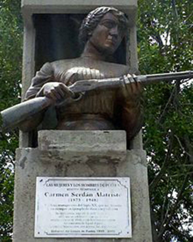 Estatua de la heroína en la ciudad de Monterrey, uno de los pocos reconocimientos en su honor. 
