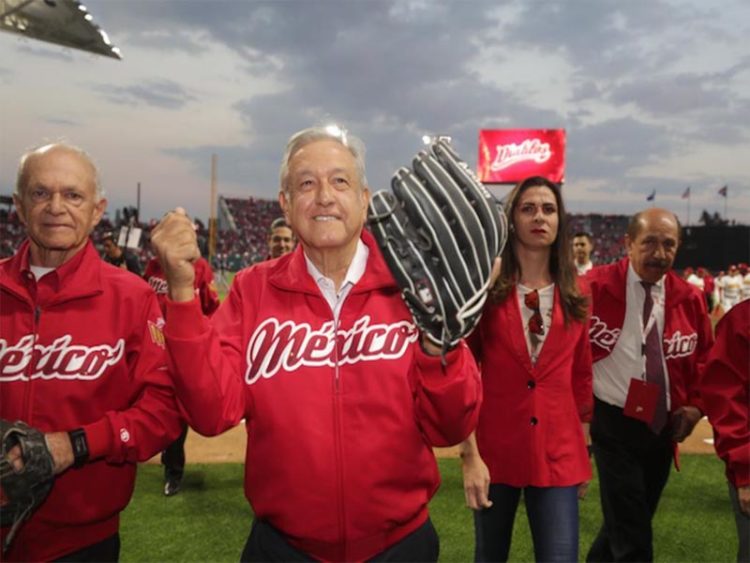 AMLO inaugura el nuevo estadio de béisbol de los Diablos Rojos