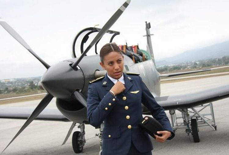 Andrea Cruz es la primera mujer piloto de la Fuerza Aérea Mexicana. 