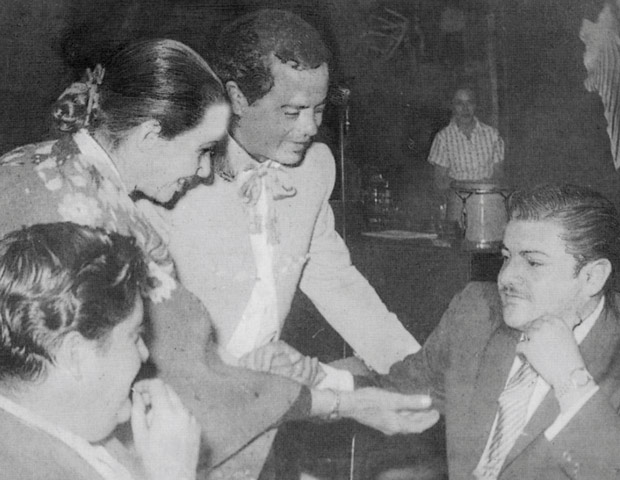 Chavela Vargas con Tomás Méndez y José Alfredo Jiménez en el cabaret El Safari.