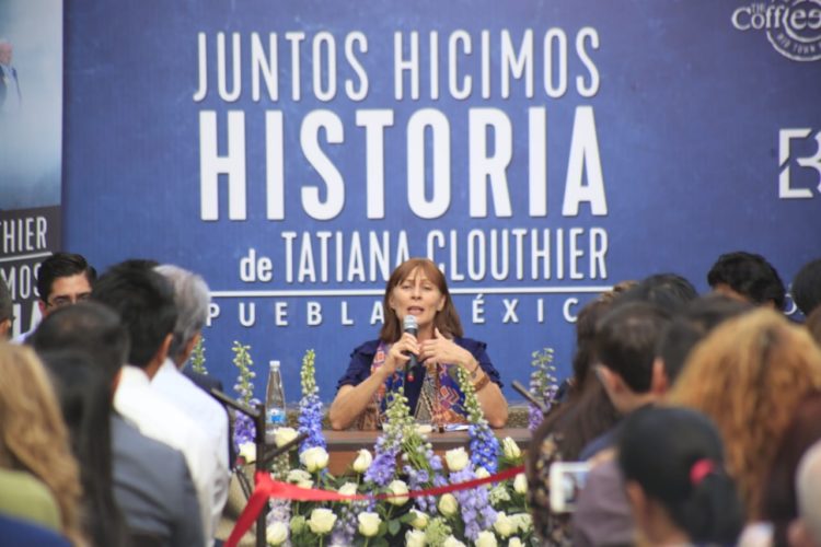 Durante la presentación de su libro en la ciudad de Puebla. 