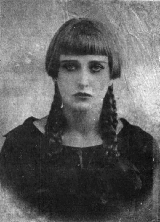 Carmen Mondragón o Nahui Olin en una imagen donde se ve aún muy joven. 