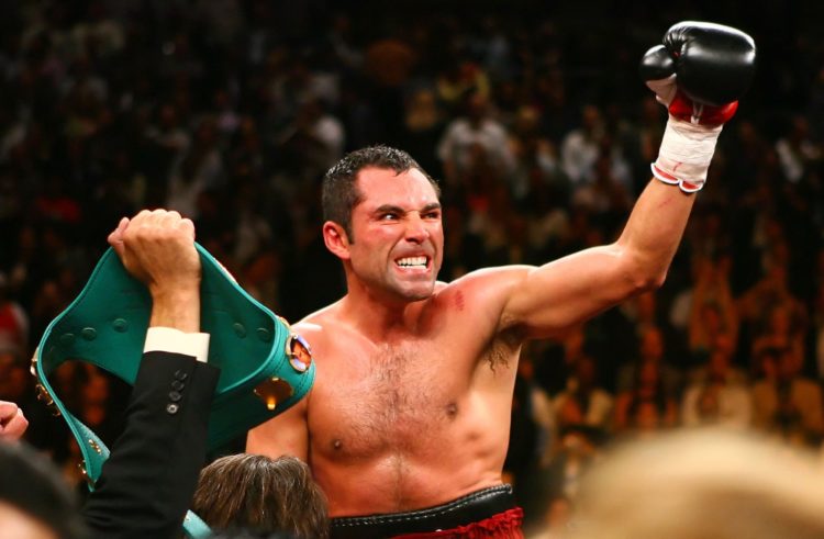 Óscar de la Hoya encabeza junto a “JC” al grupo de ex campeones mundiales que estarán en Cancún.